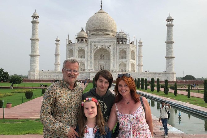 Private & Group 5 Days Golden Tringle Tour by Train or Car - All Inclusive - Day 1: Qutub Minar, Lotus Temple, and New Delhi