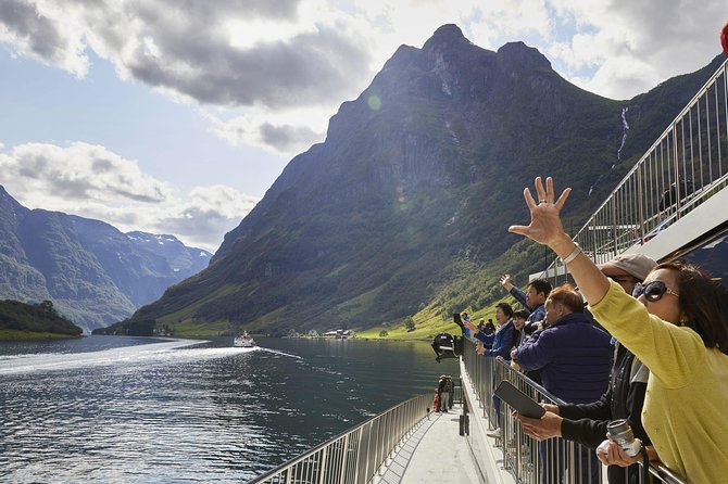 Private guided, Bergen to Oslo - Nærøyfjord Cruise & Flåm Railway - The Aurlandsfjord and arrival in Flåm