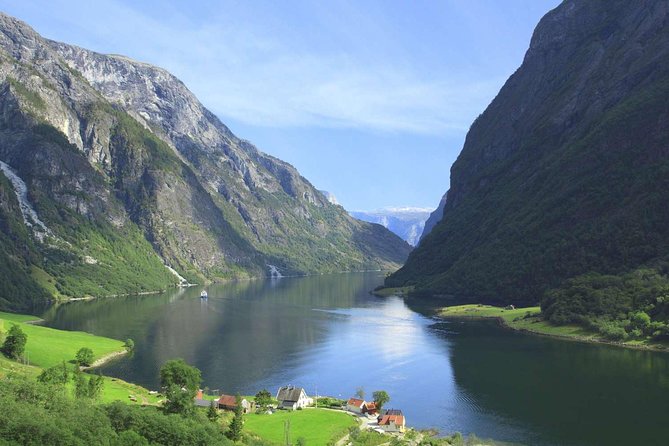 Private guided, Bergen to Oslo - Nærøyfjord Cruise & Flåm Railway - Gudvangen and the Viking town of Njardarheimr
