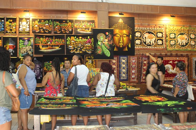 Private Guided Tour to Train Market and Damnoensaduak Floating Market - What the private tour changes
