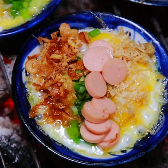 [Private] Hanoi Food Tour with Train Street - Waiting for the train on Train Street
