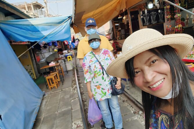 Private Maeklong Railway Market and Amphawa Day Tour from Bangkok - A guide who keeps the day manageable