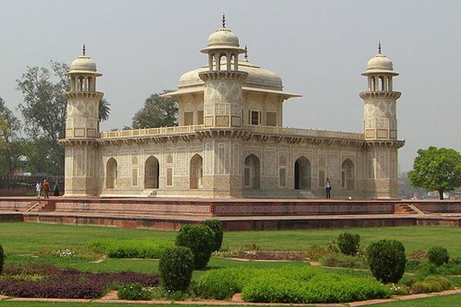 Private One Day Taj Mahal Tour by Gatimaan Express Train - Returning to Delhi by train