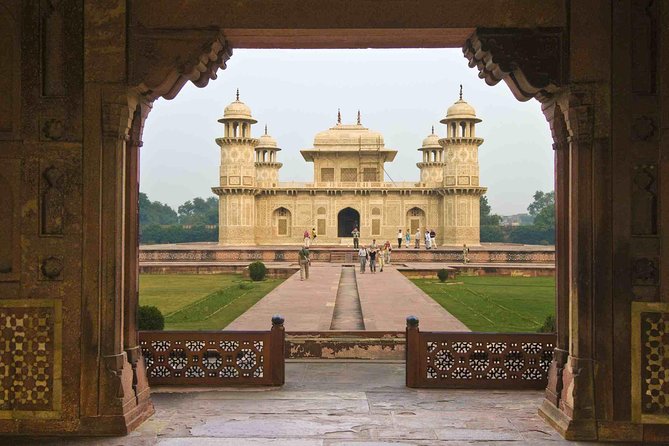 Private One Day Trip to Agra from Delhi by Superfast Train - A buffet lunch at ITC Mughal