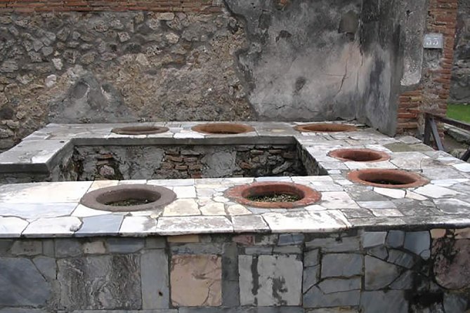Private Pompeii Day Trip From Rome by Fast Train to Naples and Car Service - Why a private guide changes the Pompeii visit