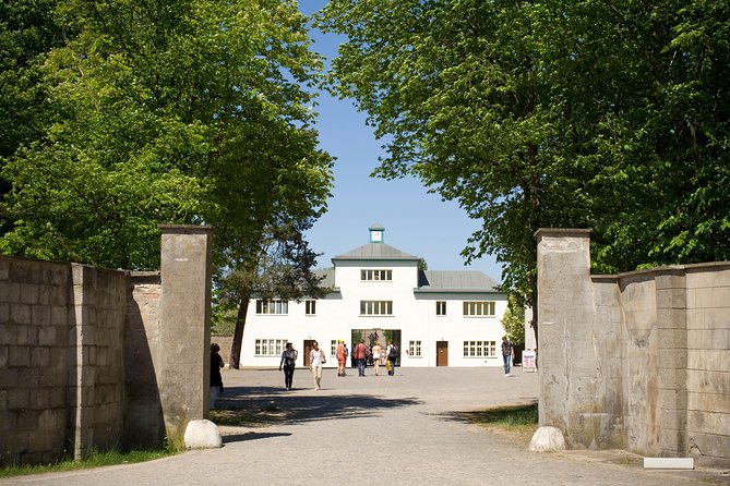 Private Sachsenhausen Concentration Camp tour with train - Meeting your guide and leaving Berlin by train