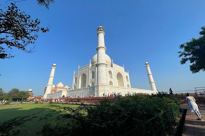 Private Taj Mahal Tour from Delhi By Gatiman Express Train - Meeting your private guide at Agra station