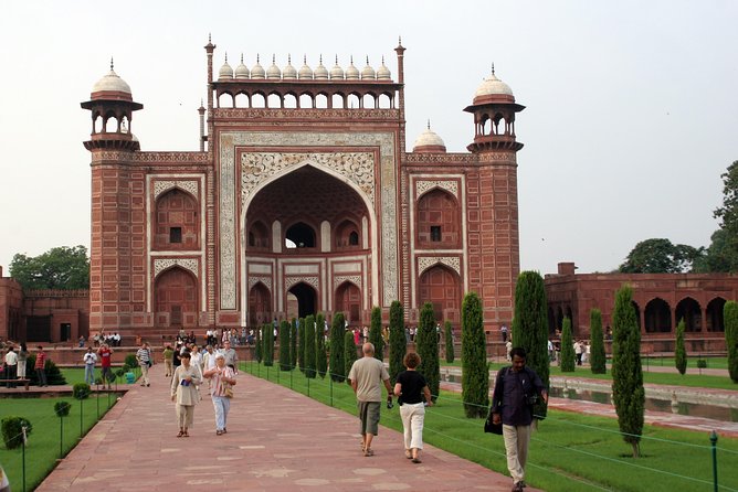 Private Taj Mahal Tour from Delhi by Super-Fast Train - Meeting your guide at Agra station
