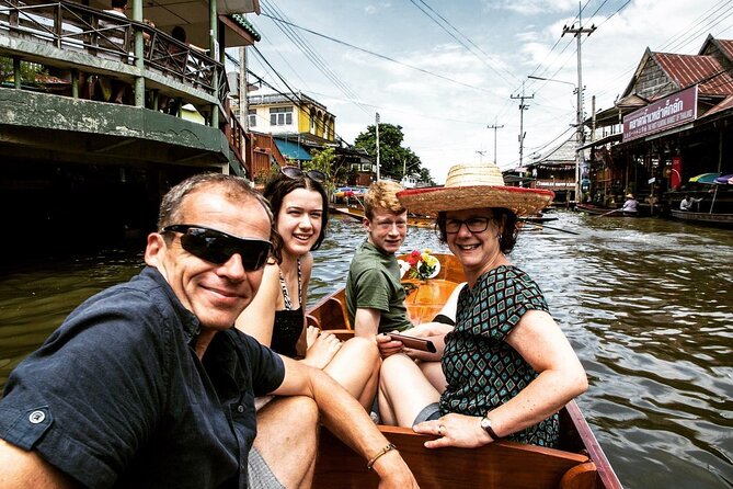 Private tour : Railway & Floating Market and the Bridge over river Kwae - Walking across the River Khwae Bridge