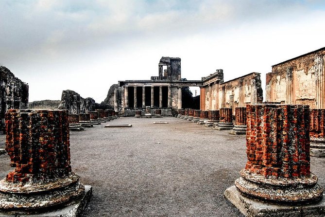 Private Tour Rome to Pompeii in private vehicle or fast train - Reaching the archaeological park