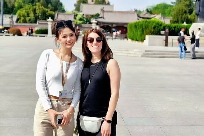 Private tour to Longmen Grottoes and Shaolin from Xi'an by train - A guide can make the difference at both sites
