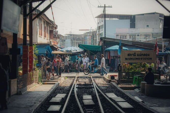 Private Tour to Maeklong Train Market and Floating Market - The timing is long, but the route makes sense