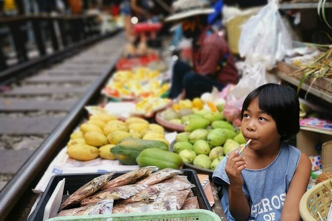 Private Tour to Railway Market and Damnoen Saduak Floating Market - What $125 per person really buys