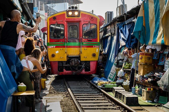 Private Tour to Railway Market and Damnoen Saduak Floating Market - Why the private guide changes the day