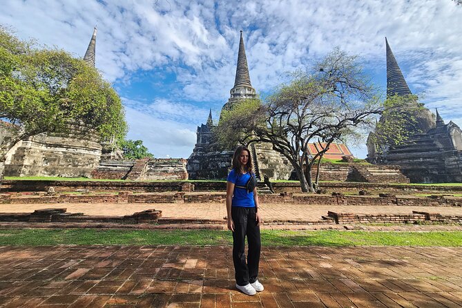 Private Tour to Railway Market, Floating Market And Ayutthaya - Wat Mahathat and the famous Buddha image