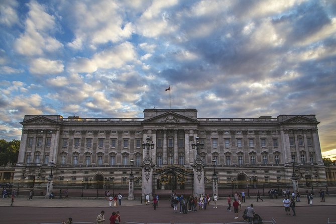 Private Westminster, Whitehall, and Windsor Castle Tour by Train - St James’s Park, Horse Guards, and Whitehall
