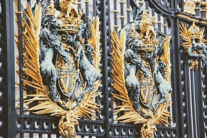 Private Westminster, Whitehall, and Windsor Castle Tour by Train - Taking the train from Waterloo to Windsor