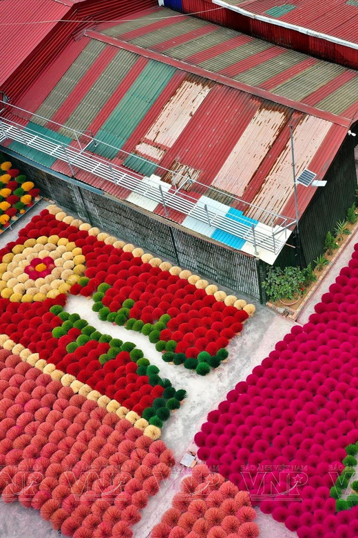 Quang Phu Cau Incense /Hat Village With Train Street 1/2 Day - Chuong village and its hand-made conical hats