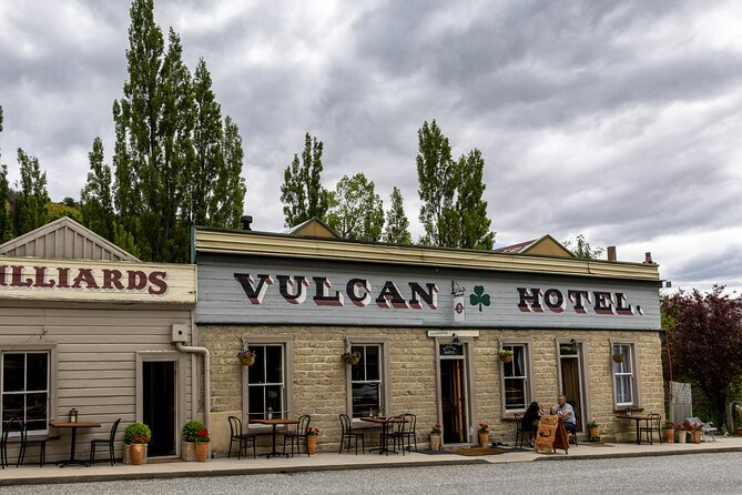 Queenstown to Dunedin with Taieri Gorge Train One-Way Tour - Morning tea at Dunstan House in Clyde