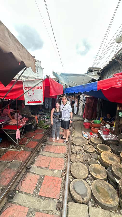Railway to Waterway: Exploring Railway and Floating Market - Lunch in an air-conditioned local restaurant
