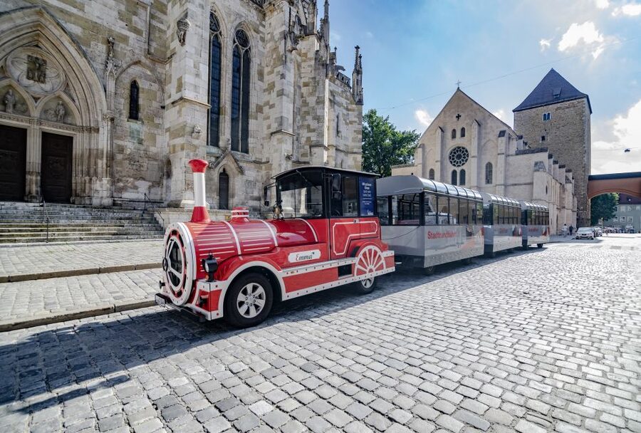 Regensburg: City Tour with the Bimmelbahn Train - Passing the Palace of St. Emmeram