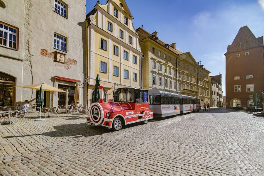 Regensburg: City Tour with the Bimmelbahn Train - Booking, arrival, and language tips