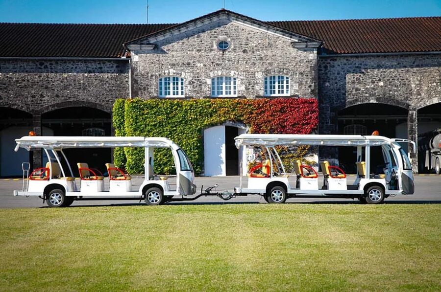Rémy Martin Discover the production site by train - How the guides shape the experience