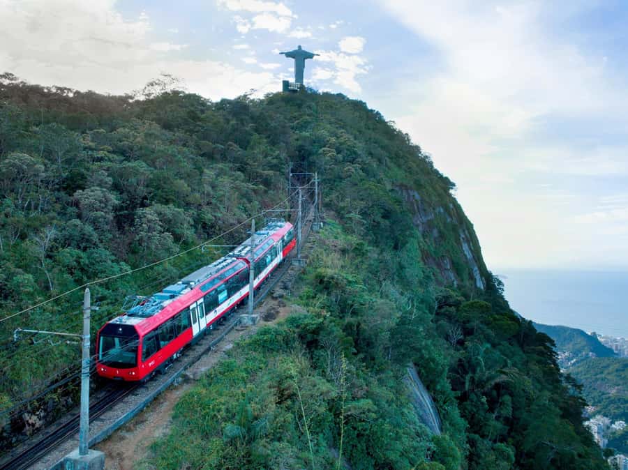Rio de Janeiro: Corcovado Train & Sugarloaf Tour with Lunch - Why this nine-hour Rio tour works