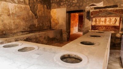 Pompeii Tour with Wine and Lunch by High Speed Train