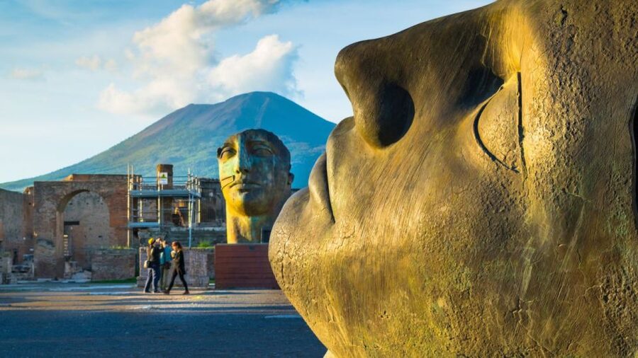 Rome: Pompeii Tour with Wine and Lunch by High Speed Train - The guides are a major part of the value