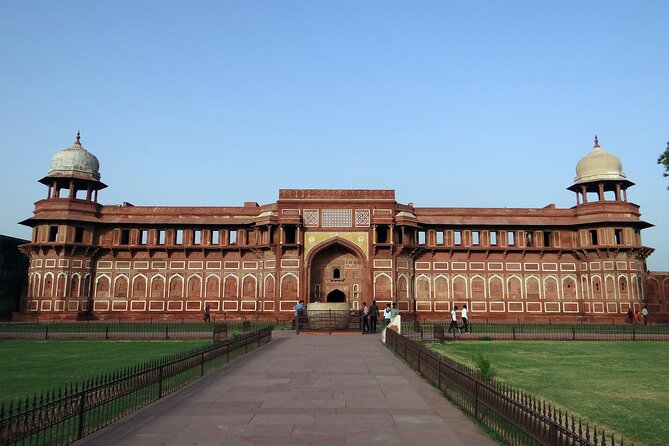 Same Day Agra Tour By Luxury Gatimaan Train From Delhi - Why the Gatimaan Express makes Agra possible in one day