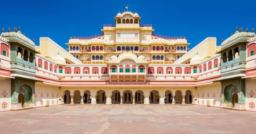 Same Day Jaipur Tour from Delhi by Car or Train - Hawa Mahal: a short stop with a famous facade