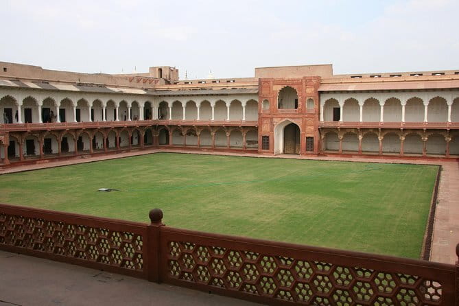Same Day Taj Mahal and Agra Tour by Fastest Train from Delhi - Why the Gatimaan Express is the right Delhi to Agra choice
