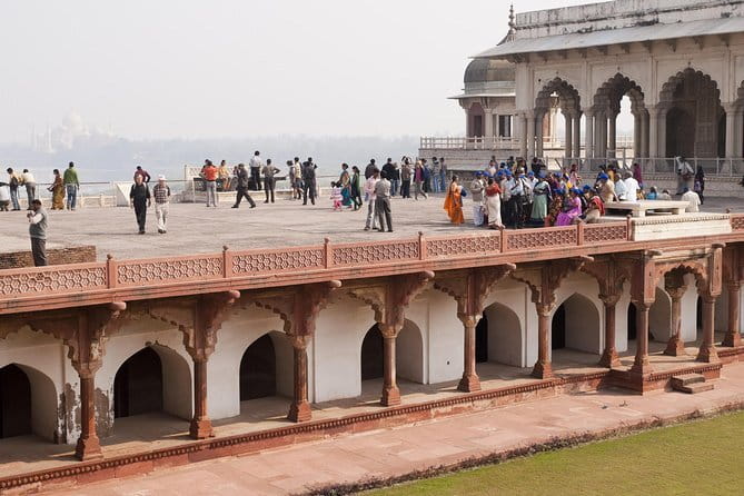 Same Day Taj Mahal and Agra Tour by Fastest Train from Delhi - Getting from your Delhi hotel to Hazrat Nizamuddin