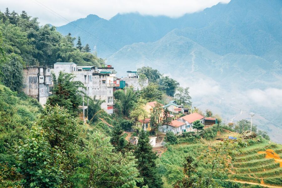 Sapa: 3-Day, 3-Night Trek and Hotel with Overnight Train - Walking the Muong Hoa Valley to Ta Van