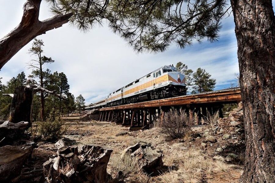 Sedona, AZ: Grand Canyon Guided Tour and Historic Railway - The early drive through Oak Creek Canyon and Flagstaff