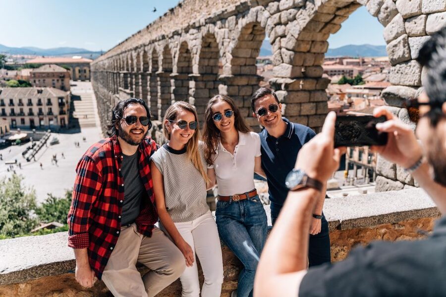 Segovia Private Guided Visit & Alcazar with High Speed Train - A walk beside the river, with a tradeoff
