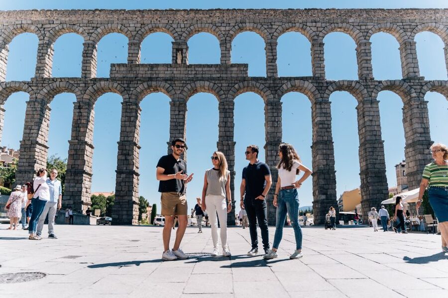 Segovia Private Guided Visit & Alcazar with High Speed Train - Ninety minutes for lunch and your own Segovia
