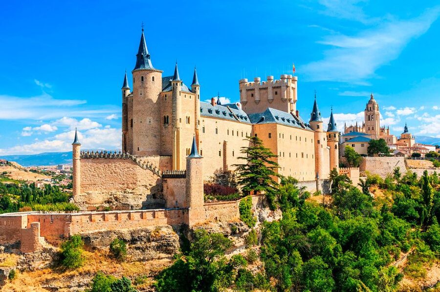 Segovia Private Guided Visit & Alcazar with High Speed Train - The aqueduct: Segovia’s best first impression