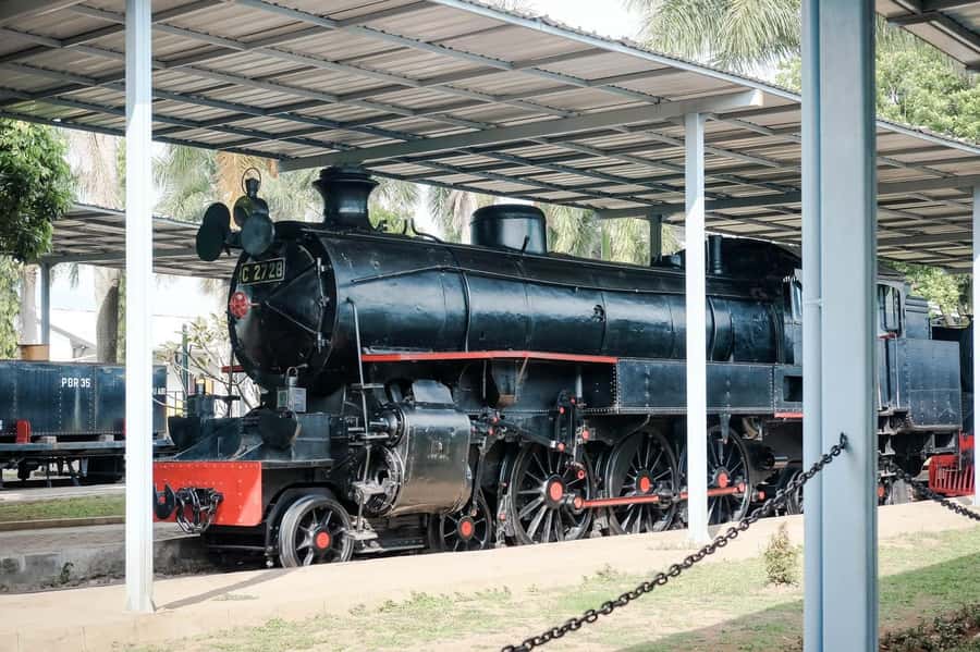 SEMARANG TOURS : GEDONGSONGO TEMPLE/TRAIN MUSEUM AMBARAWA - Ambarawa Railway Museum and its working locomotives