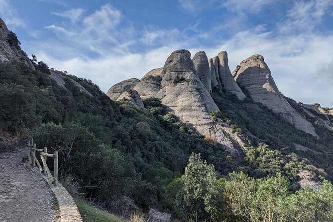 Semi-Private Montserrat Monastery, Funicular & Scenic Nature Walk - Finding local food and free time at the monastery