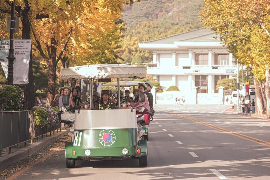 Seoul: Guided Tram Tour with Snacks and Hidden Alleys - Key points at a glance