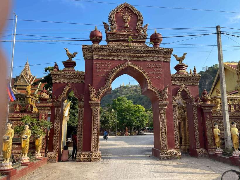 Siem Reap to Battambang: Bamboo Train and Bat Cave - The long road from Siem Reap to Battambang