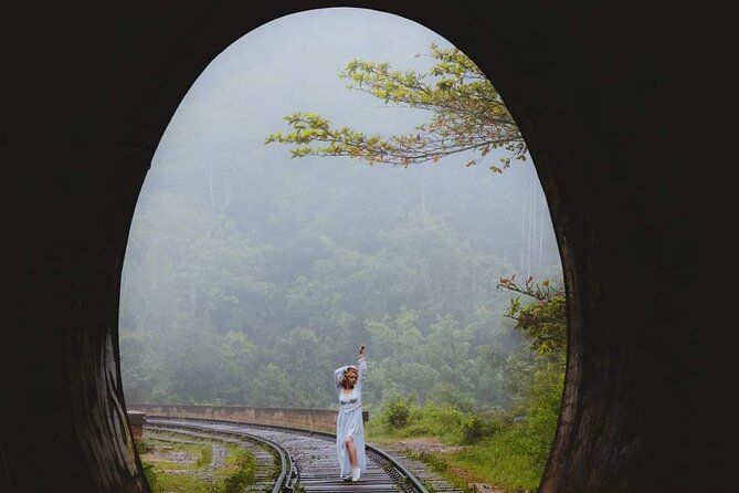 Sigiriya, Kandy to Ella TRain Ride plus Up Country TEA[B&B Basis] - Kandy Lake and an evening in the city