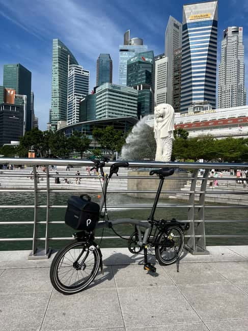 Singapore Brompton Bike Tour from Rail Corridor, with food! - Following the Rail Corridor for 30 minutes