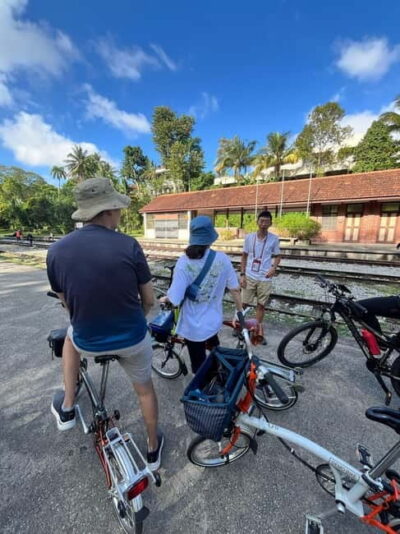 Singapore Brompton Bike Tour from Rail Corridor, with food!