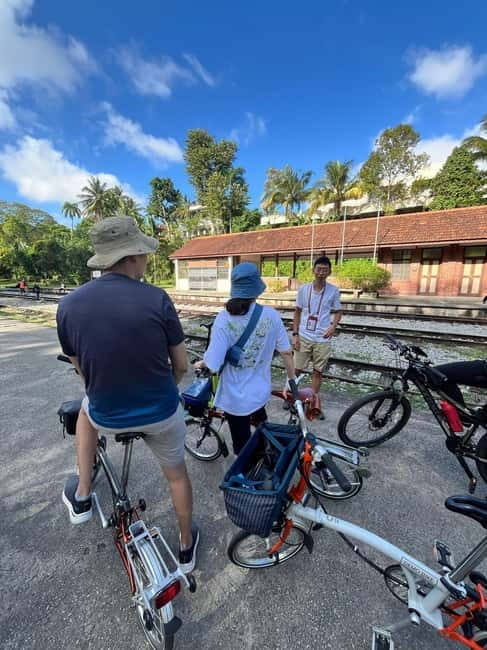 Singapore Brompton Bike Tour from Rail Corridor, with food! - Starting at King Albert Park