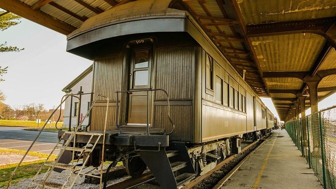 Skip the Line: Historic RailPark and Train Museum Ticket with Guided Tour - Bowling Green’s railroad story starts at the 1925 depot
