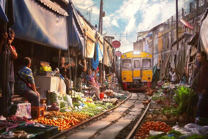 Small Group Railway Market and Floating Market - Damnoen Saduak by small local boat