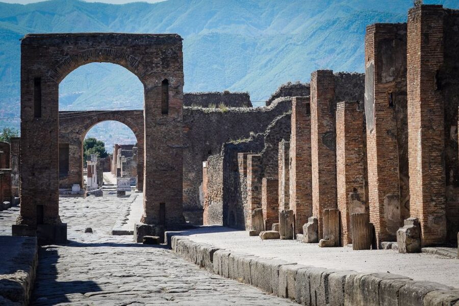 Sorrento: Skip-the-Line Pompeii Express Tour by Train - The Two-Hour Walk Through the Ruins